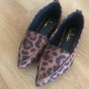 Lulu Pointed Leopard Flats- Barely Used